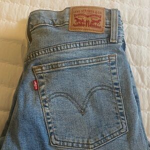 NWOT- Levi’s Wedgie Straight - SZ 29